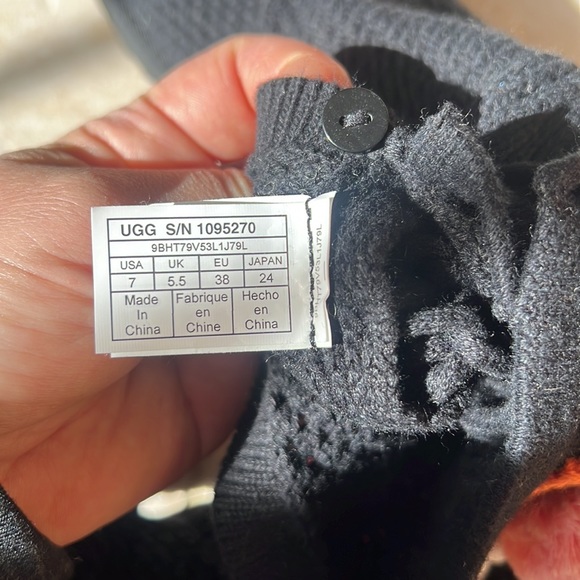 UGG RARE knit boots, Size 7, black with colorful knitted flowers - Picture 9 of 9